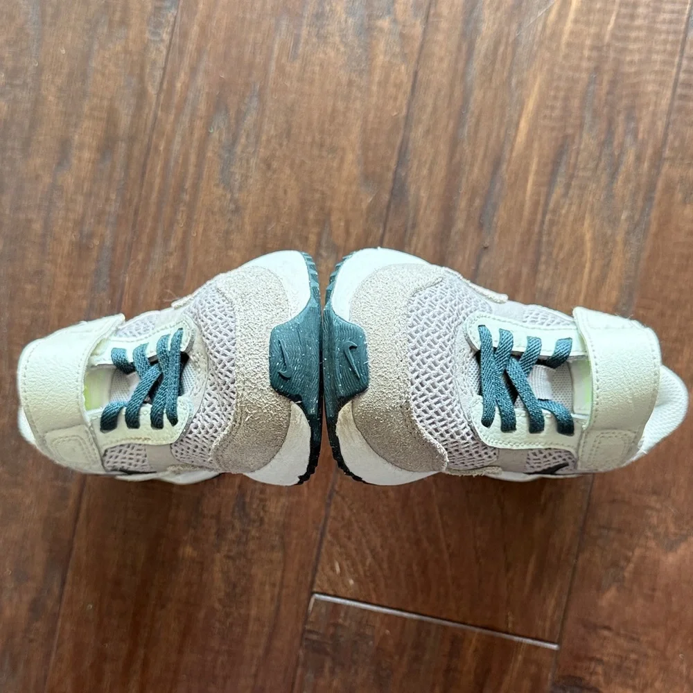 Nike Kids Sneakers Size 11C - Picture 8 of 9